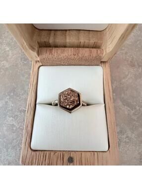 Elegant Gold Hexagon Ring